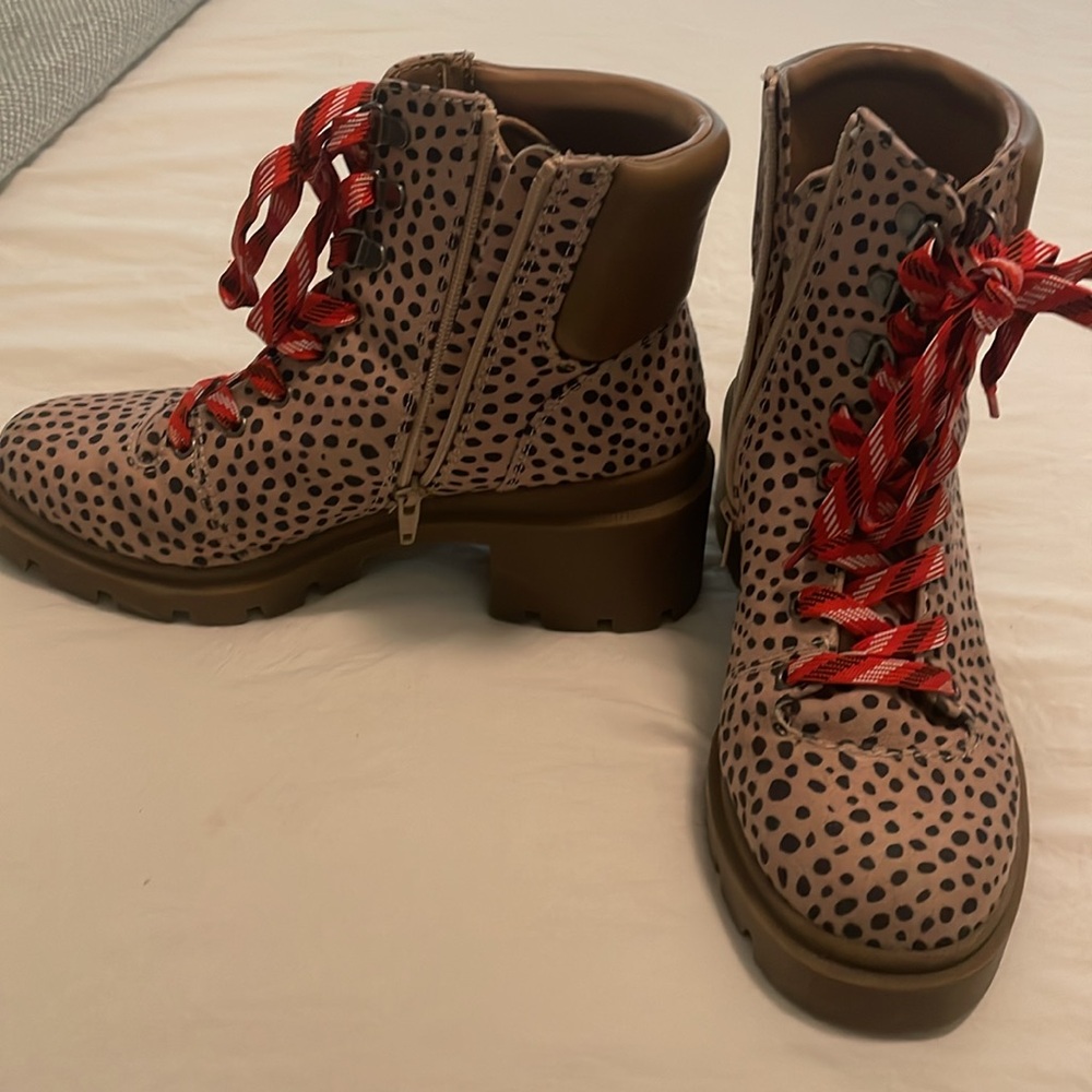 Universal Threads Cheetah Pattern Boots Size 9 - image 2